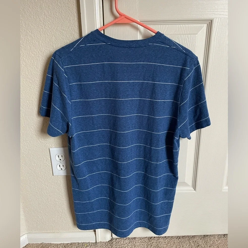 Old Navy Men's Blue and White Striped V-Neck Tee size M